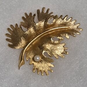 Gold Leaf Brooch Pin